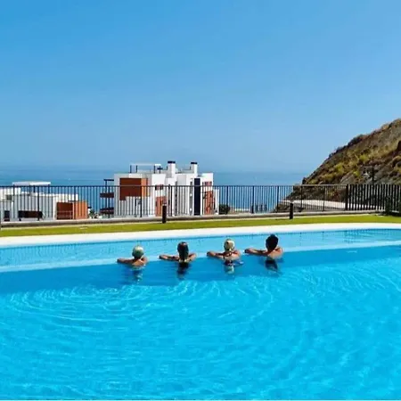 Magnificient 3 Bedroom By The *