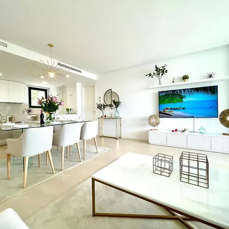 Magnificient 3 Bedroom By The *