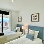 Appartement Magnificient 3 Bedroom By The